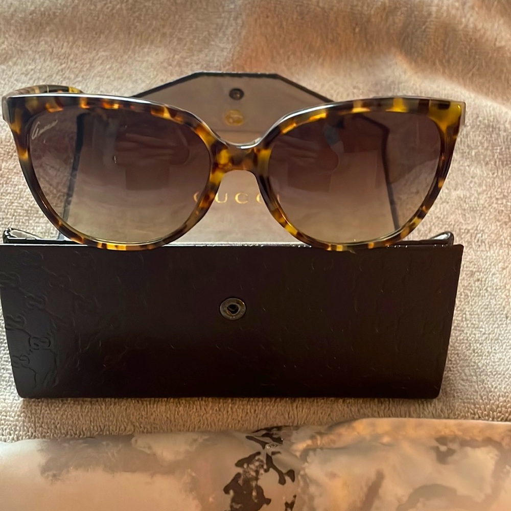 Gucci tortoise sunglasses with case